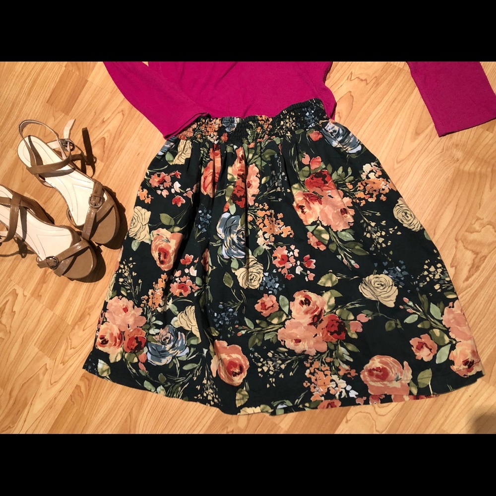 A-line floral skirt w/smocked waist